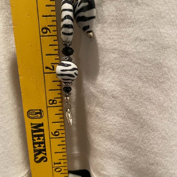 YOU & I BRAND NECKLACE, BRACELET AND EARRING SET, ZEBRA DESIGN BLACK AND WHITE. - Picture 11 of 13